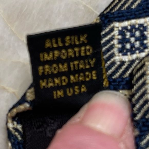 Donna Karan Silk Tie - Picture 4 of 5